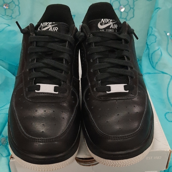 Nike Shoes - WMNS Nike Air Force 1  '07